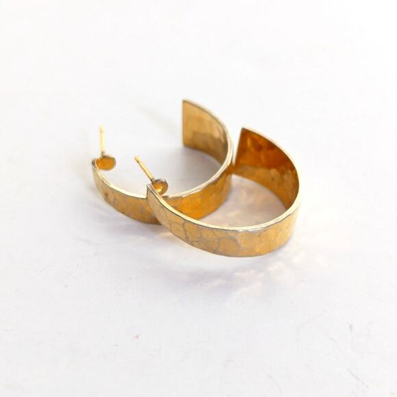 Vintage Hammered Gold Tone Half Hoop Pierced Post Stud Boho Hippie Earrings - Picture 1 of 4